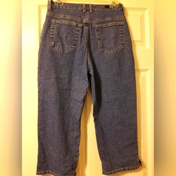 Gloria Vanderbilt Jean Capris - Picture 2 of 6